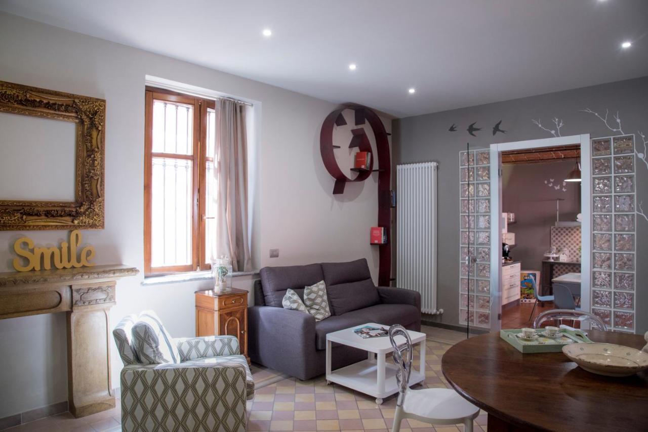 Appartamento Vacanze / Holiday Flat Farfalle&Rossobarbera Montegrosso dʼAsti Екстериор снимка