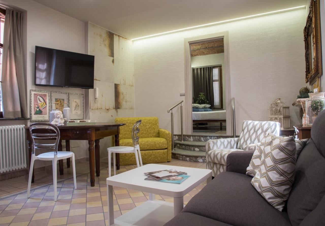 Appartamento Vacanze / Holiday Flat Farfalle&Rossobarbera Montegrosso dʼAsti Екстериор снимка
